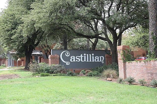 Located minutes from Cowboys Stadium, Globe Life Field, Six Flags and Hurricane Harbor. Very close to UT Arlington. This one bedroom is a nice cozy place to call home.