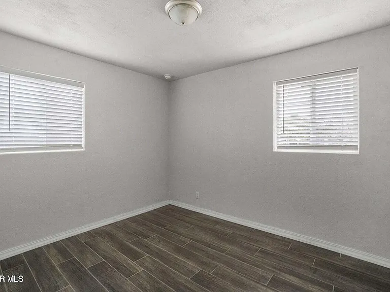 5316 Saxon Dr — Photo 16
