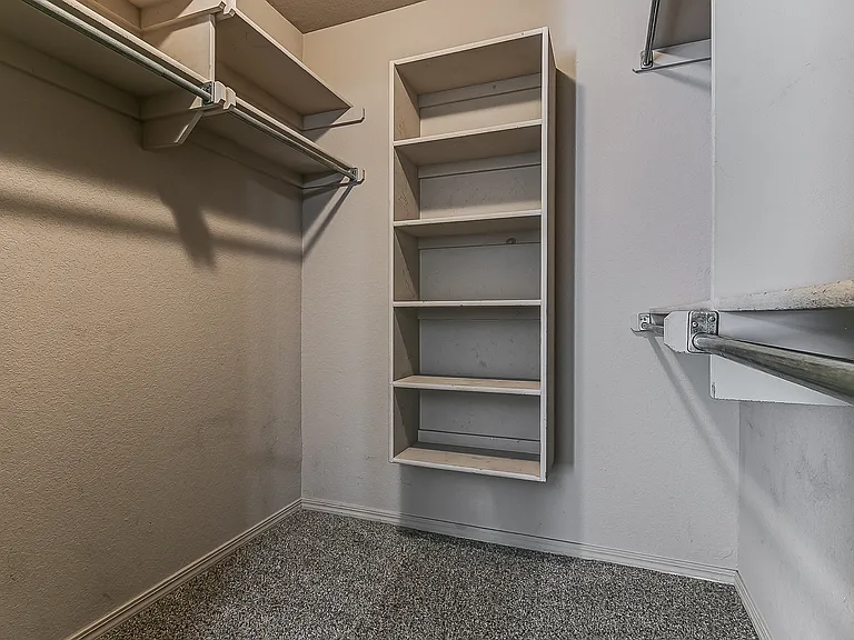 323 Potomac Dr — Photo 31