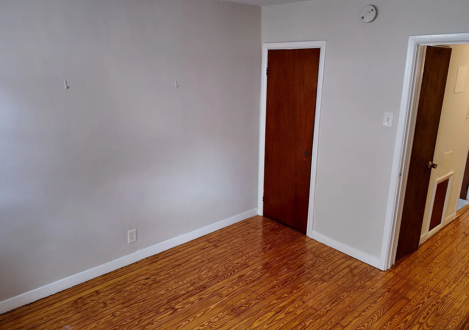 Charming 2-Bedroom Rowhome Pennsport — Photo 3
