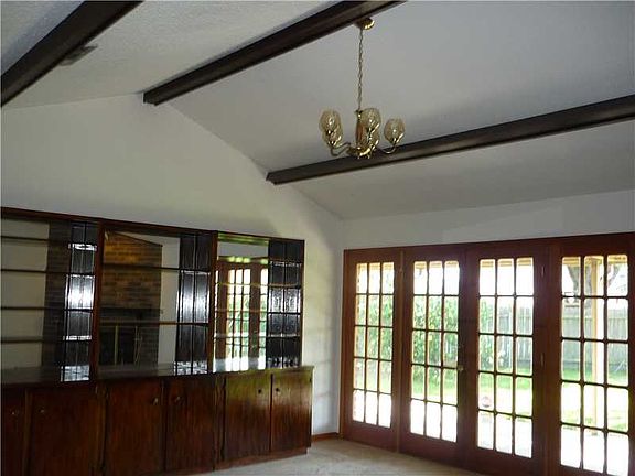 3rd image of 1804 Green Oak Dr