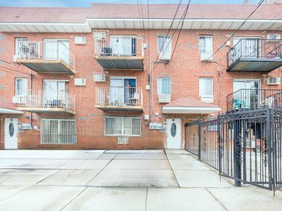 823 E 218th Street, Bronx, NY, 10467