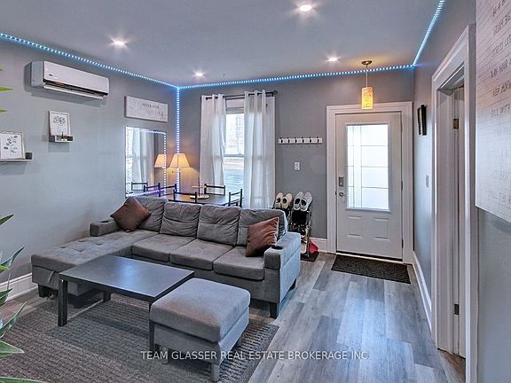 4th image of 225 Simcoe St