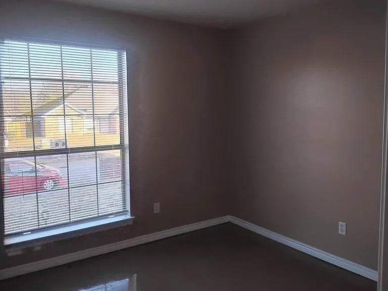 211 Patricia Ct — Photo 14