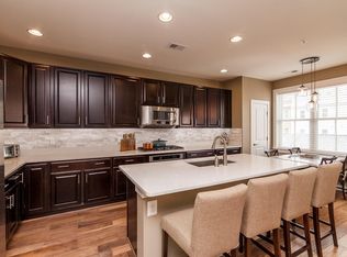 2307 Richmond Hy UNIT 102, Alexandria, VA 22301