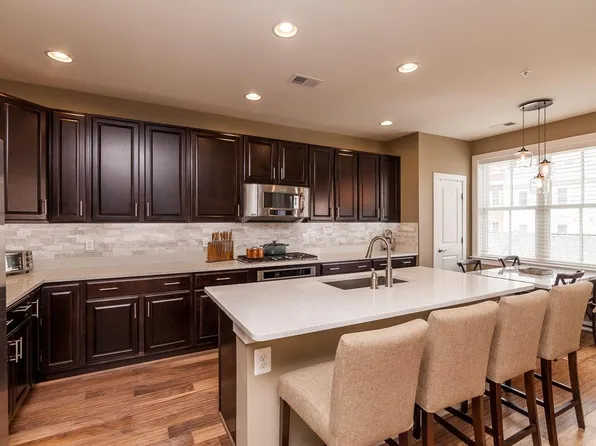 2307 Richmond Hy Unit 102, Alexandria, VA 22301