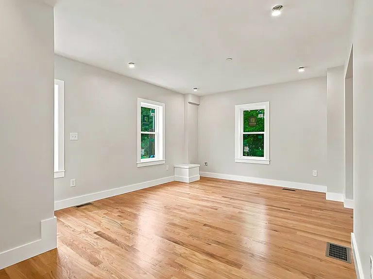 4 Mayhew St #C — Photo 7