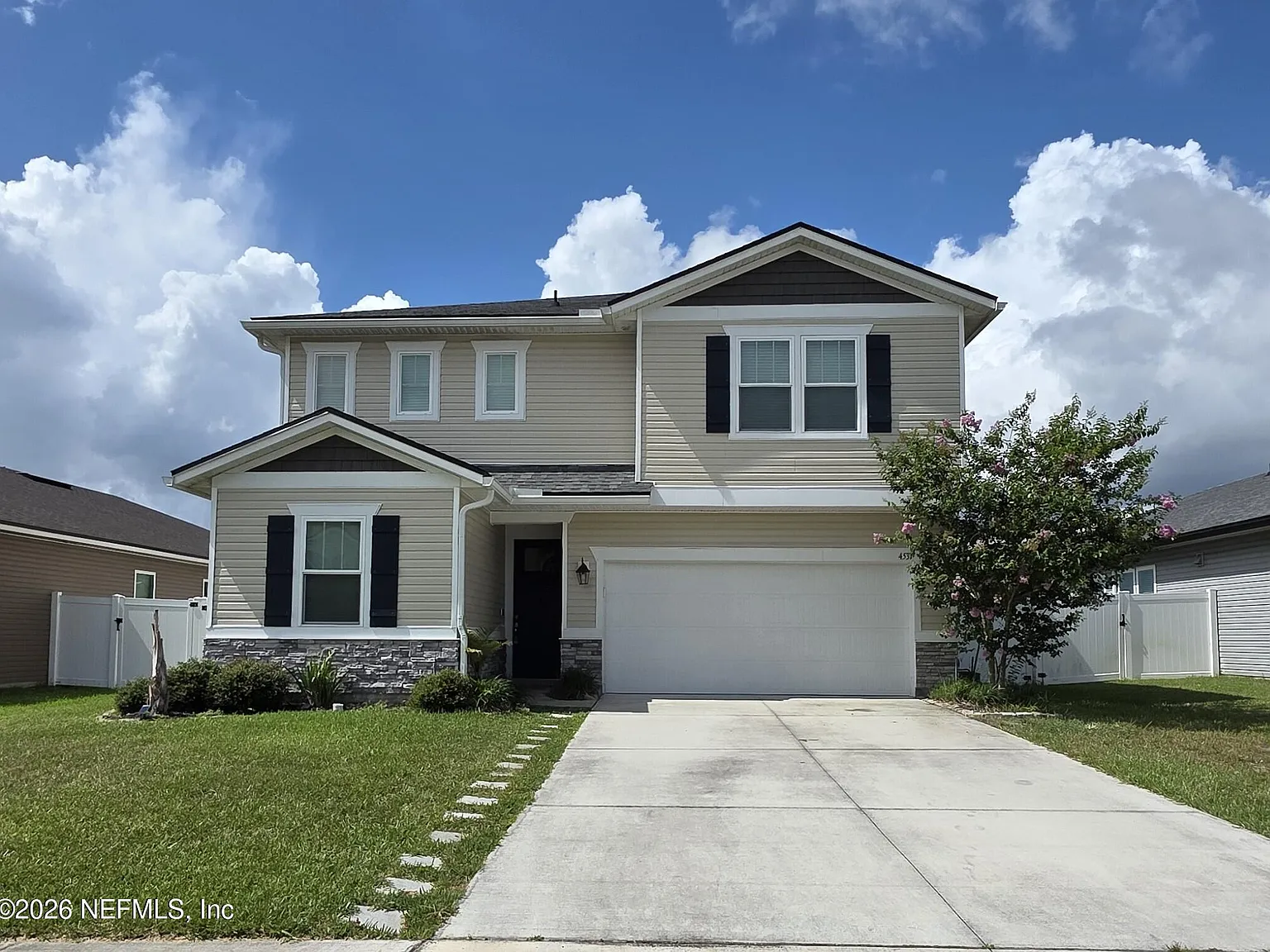 4 bed, 2.5 bath, 2649 sqft, $2,450 — Photo 1