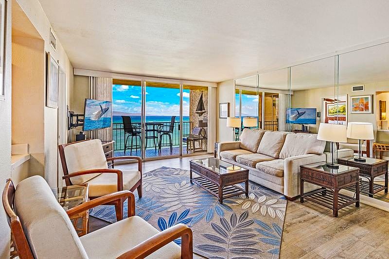 Direct Oceanfront View Lanai from Living room and bedrooms