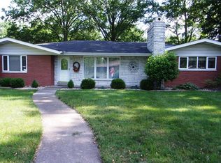 2002 Salmon Dr, Highland, IL 62249