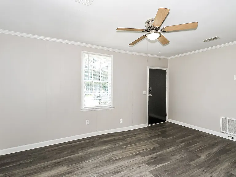 935721_019_living_room_12902443.jpg