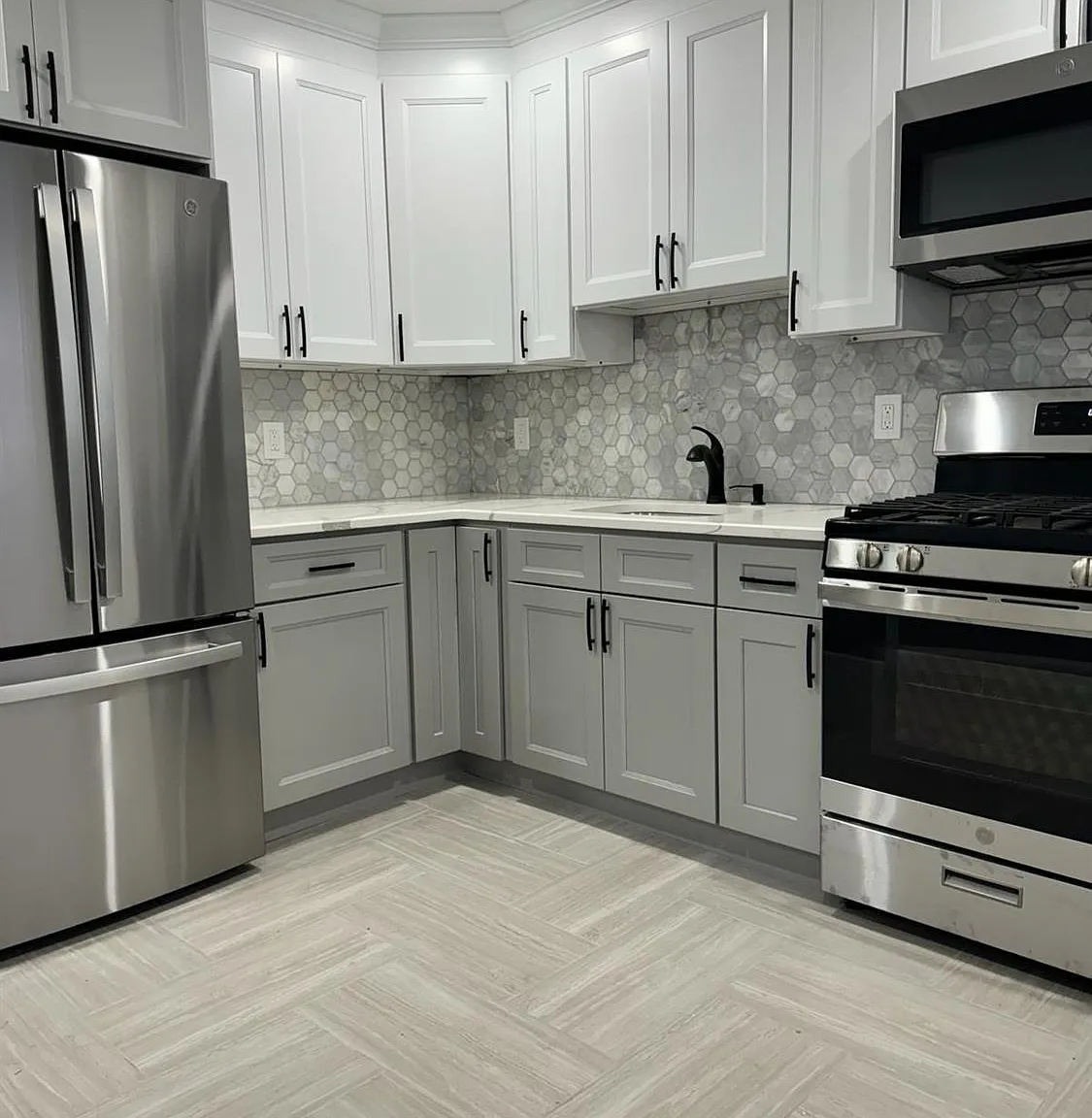 3 bed, 1.0 bath, 2628 sqft, $2,450 — Photo 1