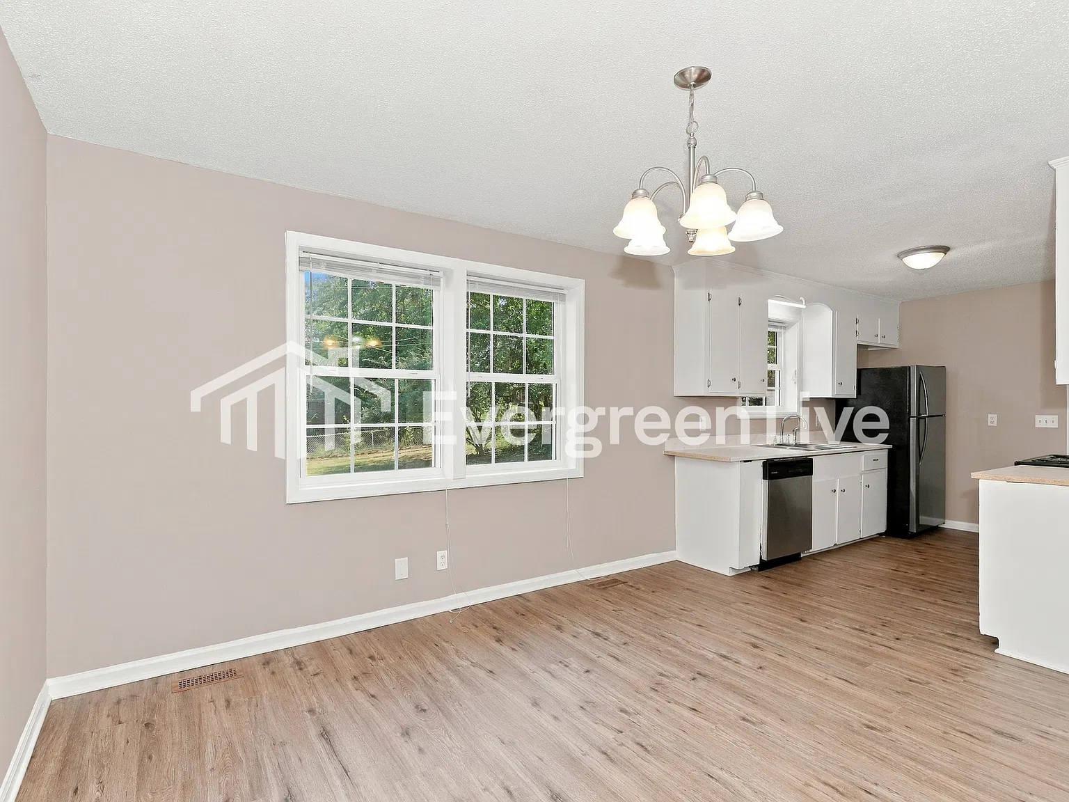 3 bed, 1.5 bath, 1100 sqft, $1,245 — Photo 4