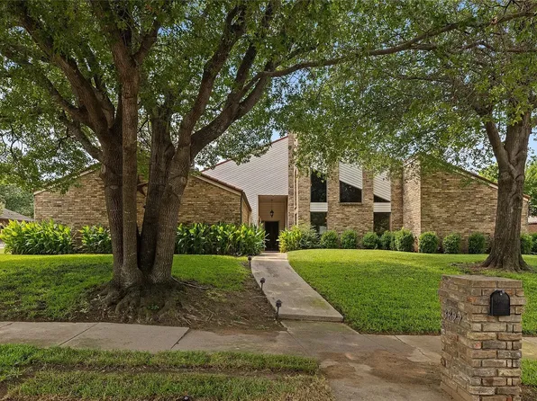 3827 Ashbury Ln, Bedford, TX 76021