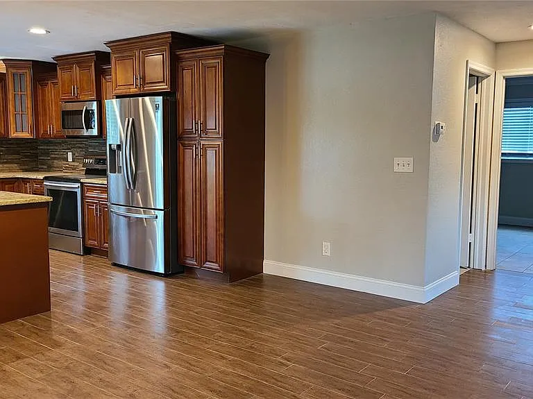 1718 Cardinal Dr — Photo 8
