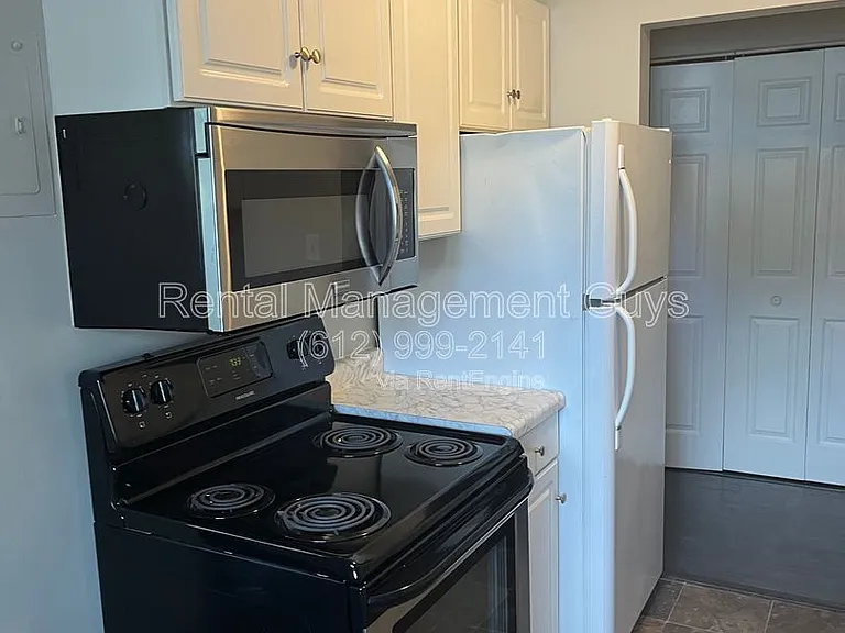 1757 Thomas — Photo 3