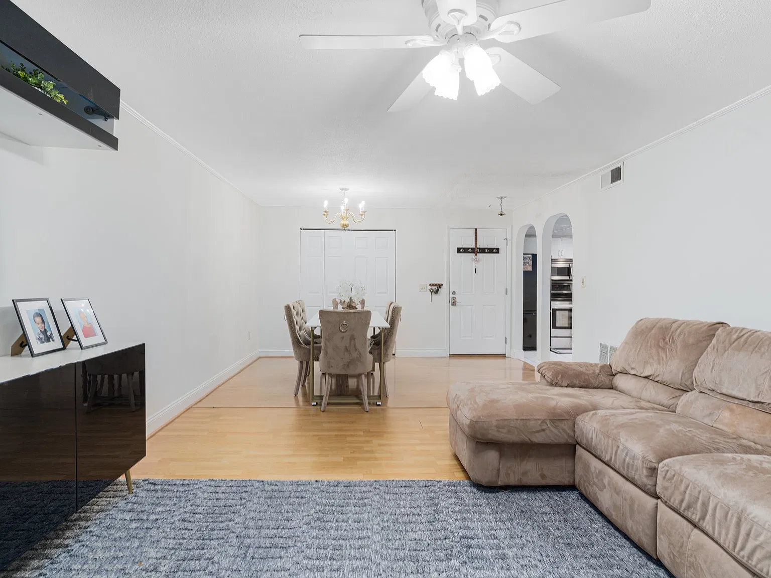 2 bed, 1100 sqft, $2,400 — Photo 4