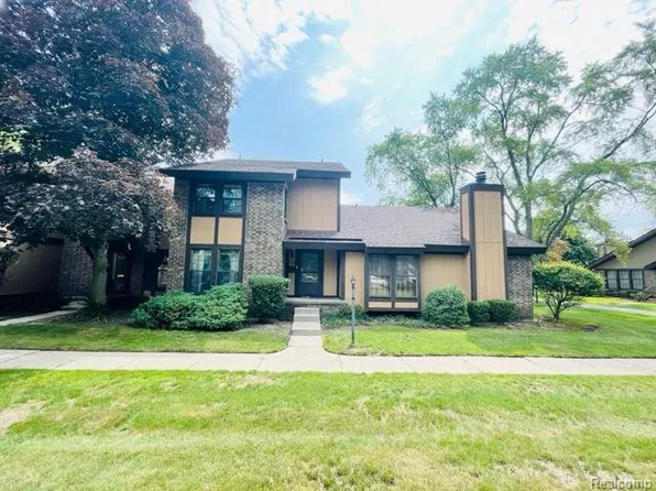 25327 Maplebrooke Dr, Southfield, MI 48033