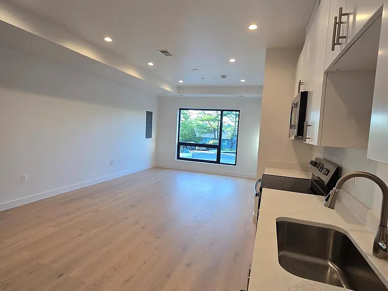 2536 Elvans Rd SE — Photo 5