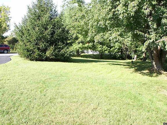 4th image of 15 Thistlewood Dr