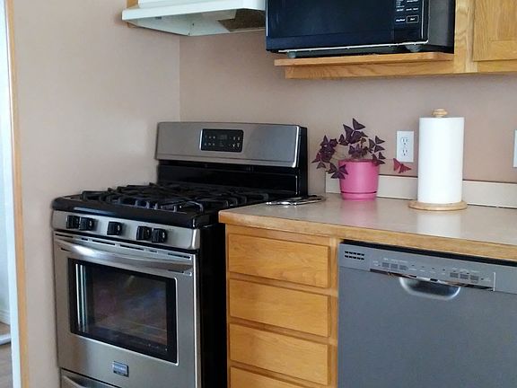 Gas range, dishwasher, new f