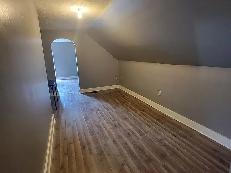 55 Cotter Ave — Photo 7