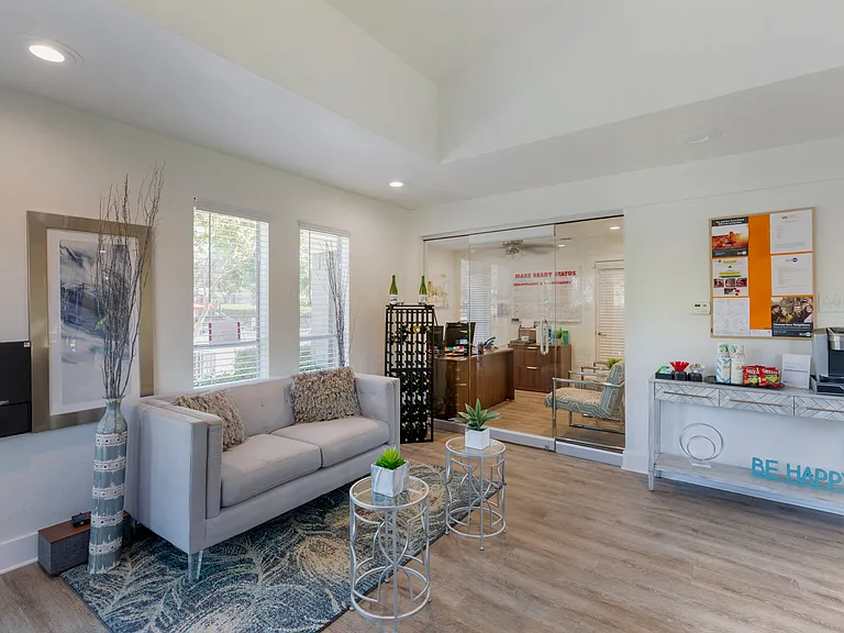 Valley Oaks Apartments — Photo 23