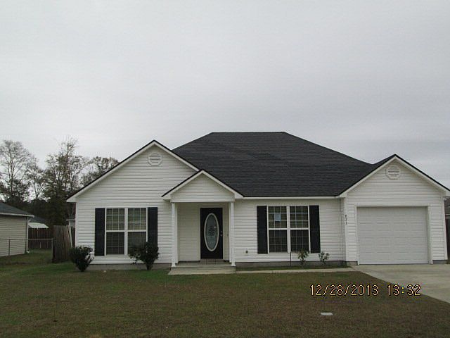 1st image of 823 Summer Ln