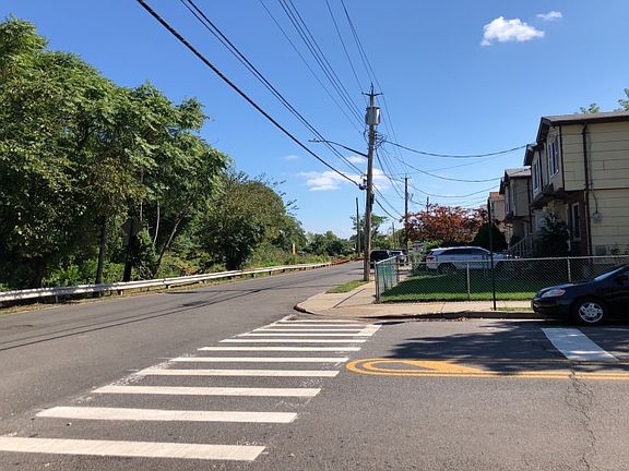 5th image of 101 Moreland St