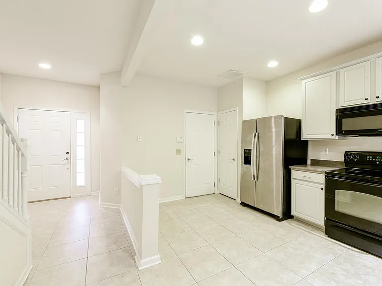 Entry / kitchen