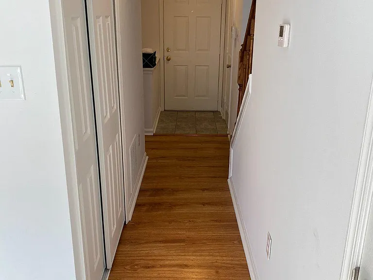 517 Kingdom Ct — Photo 2
