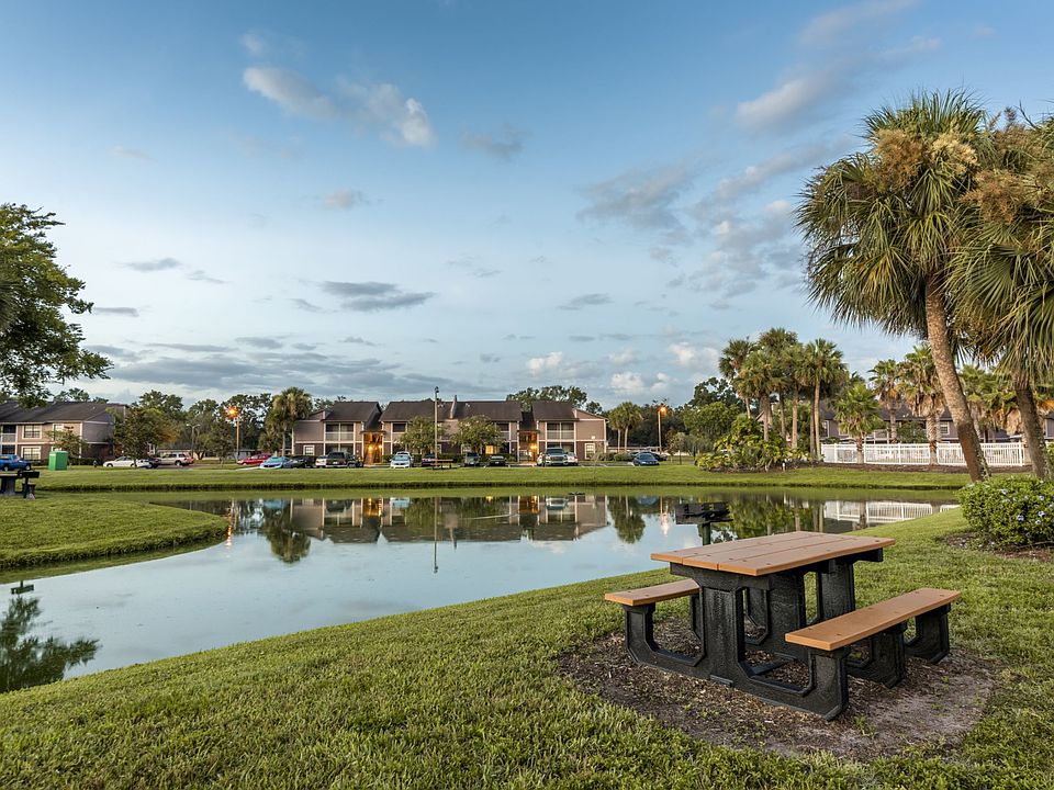 Tranquil lakeside living at Willow Lake Crossing.