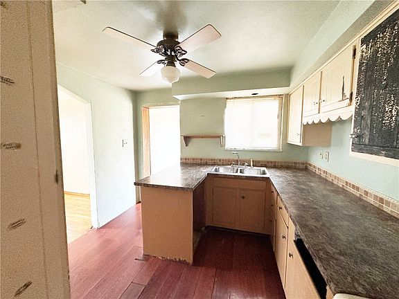 4th image of 14 W Hillcrest Rd