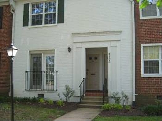 4th image of 2812B S Wakefield St