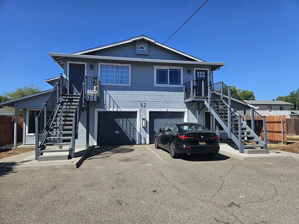 52 Nelson Ave #D