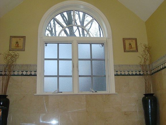 Luxurious Master Bath w/ Jacuzzi 