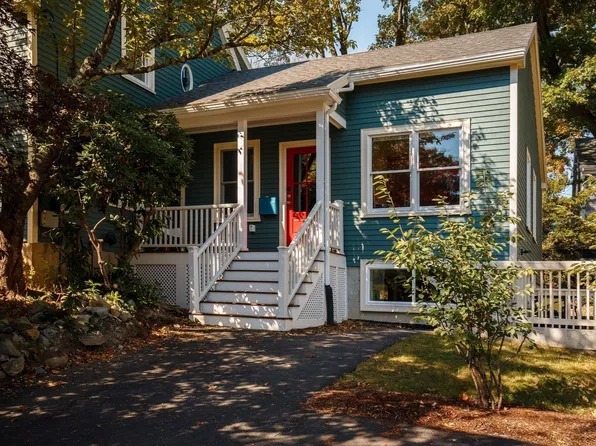 17 Sutherland Rd, Lexington, MA 02421
