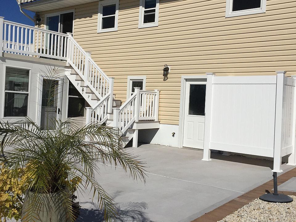 1st image of 746 Tunney Point Dr
