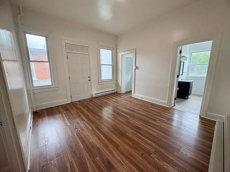 534 W Market Street — Photo 17