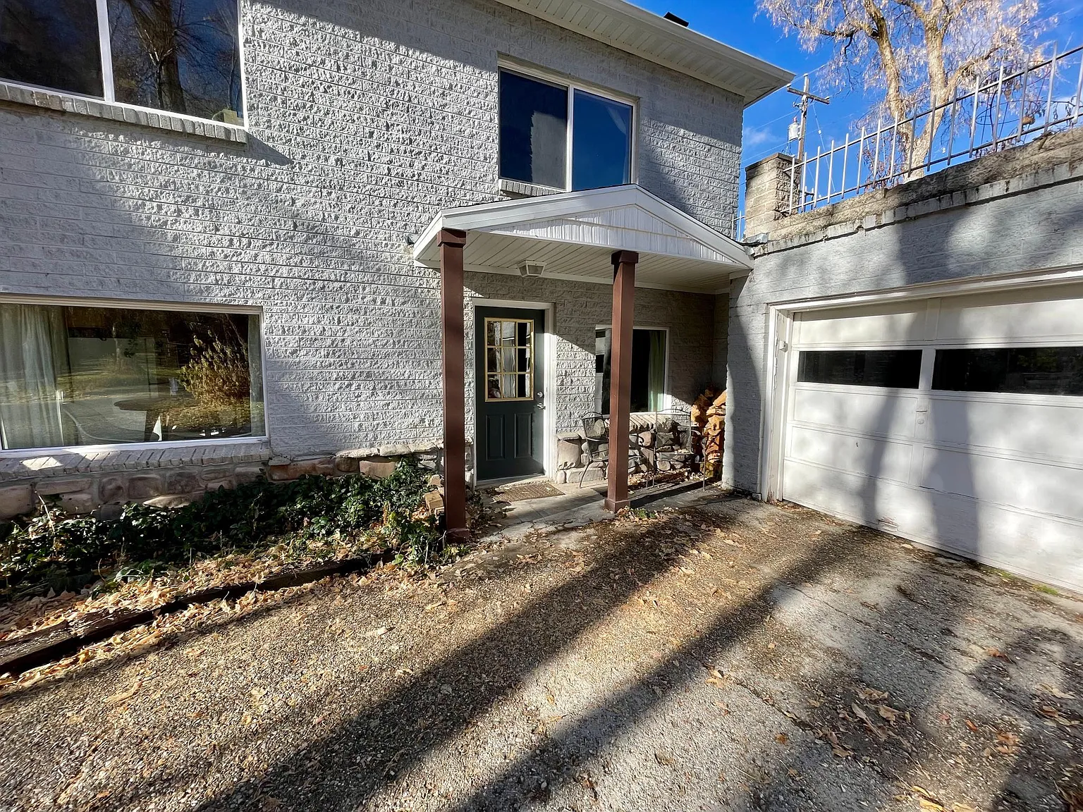 3 bed, 1008 sqft, $2,400 — Photo 3