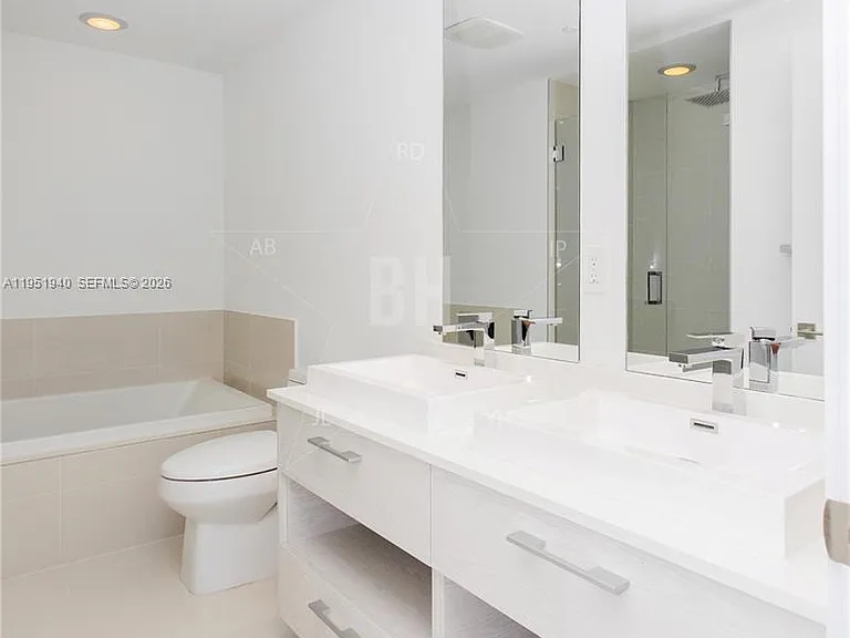 45 SW 9th St #1603 — Photo 11