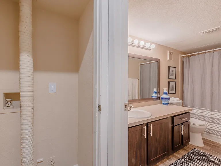 Country Club Apartments — Photo 11