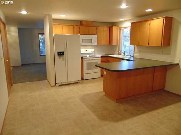 3rd image of 16513 NE 13th St