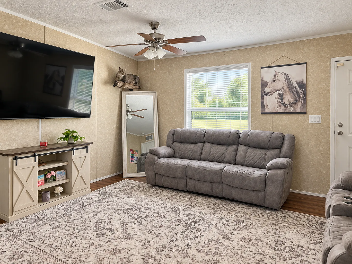 3 bed, 1134 sqft, $2,000 — Photo 2