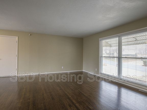 3rd image of 11232 E 49th St