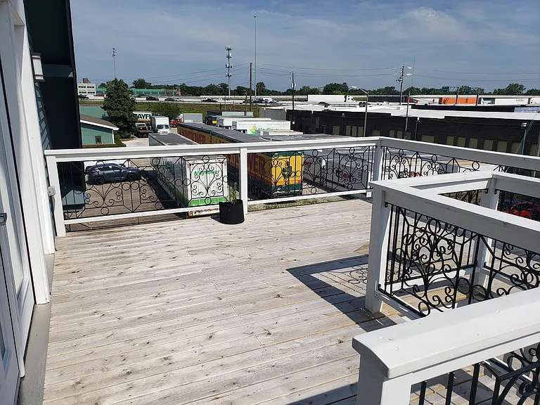 725 E Saint Clair St #5 — Photo 2