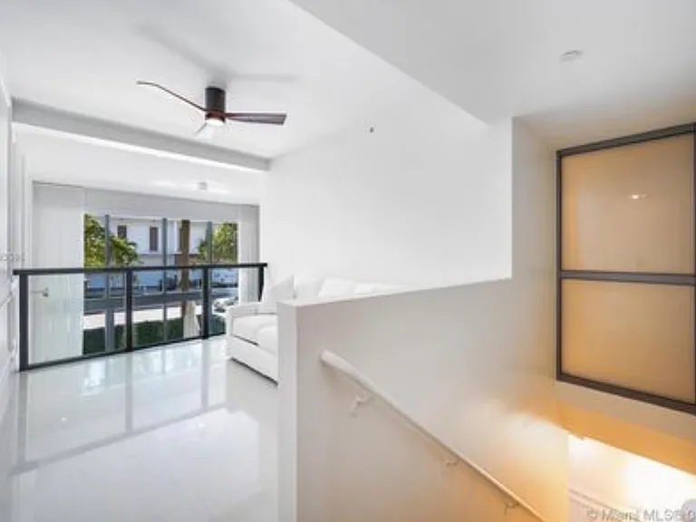 6000 Collins Ave #117 — Photo 6