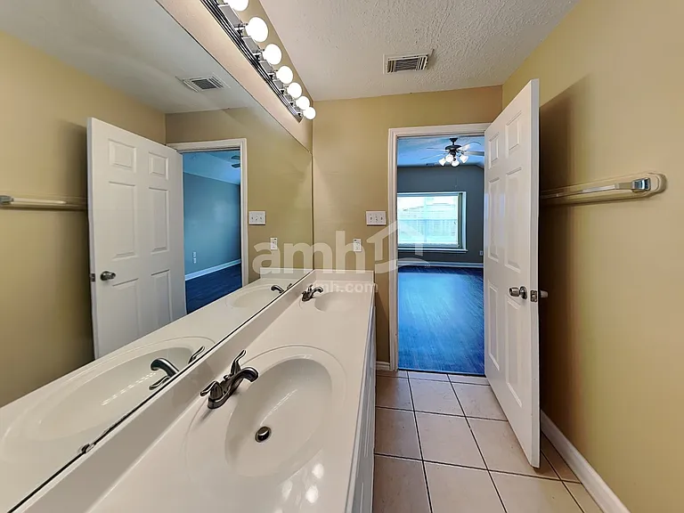 26881 Armor Oaks Dr — Photo 12