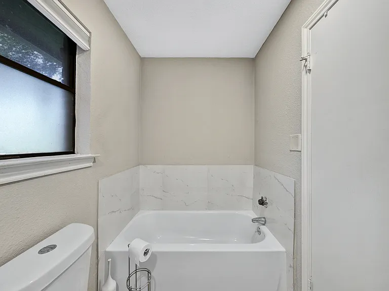 1522 Springtree Cir — Photo 12
