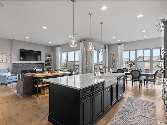4th image of 485 Meadowleaf Lane